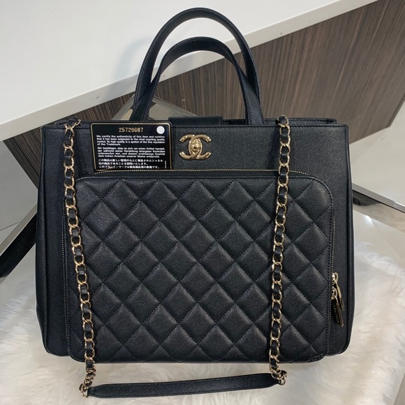 Chanel handbag - Picture 1 of 17